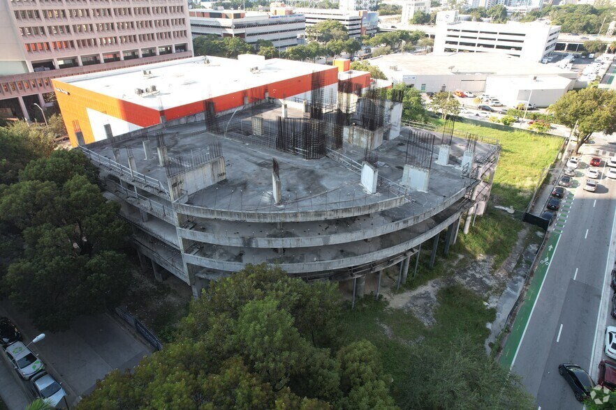 525 NW 2nd Ave, Miami, FL à louer - Photo de l’immeuble – Image 3 sur 16