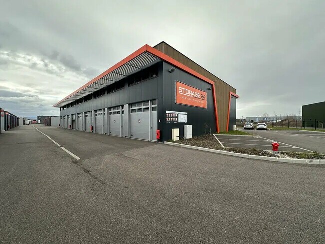 Plus de détails pour Local d'activités à louer