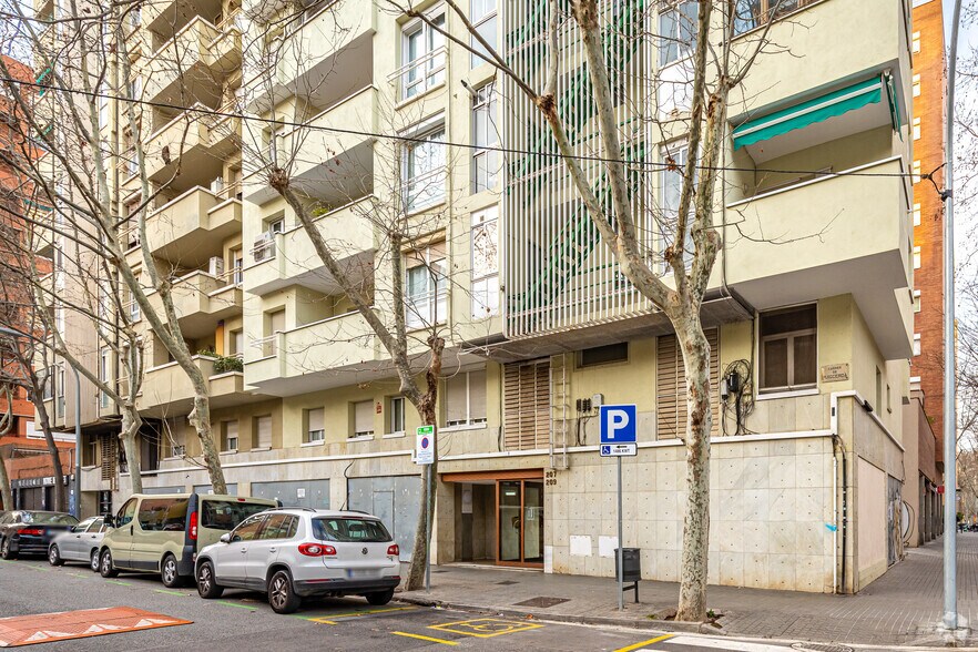 Local commercial dans Barcelone, Barcelona à louer - Photo de l’immeuble – Image 2 sur 4