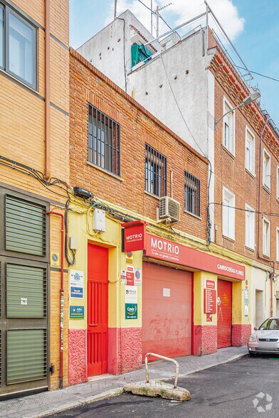 Immeuble residentiel dans Madrid, Madrid à vendre - Photo principale – Image 1 sur 22