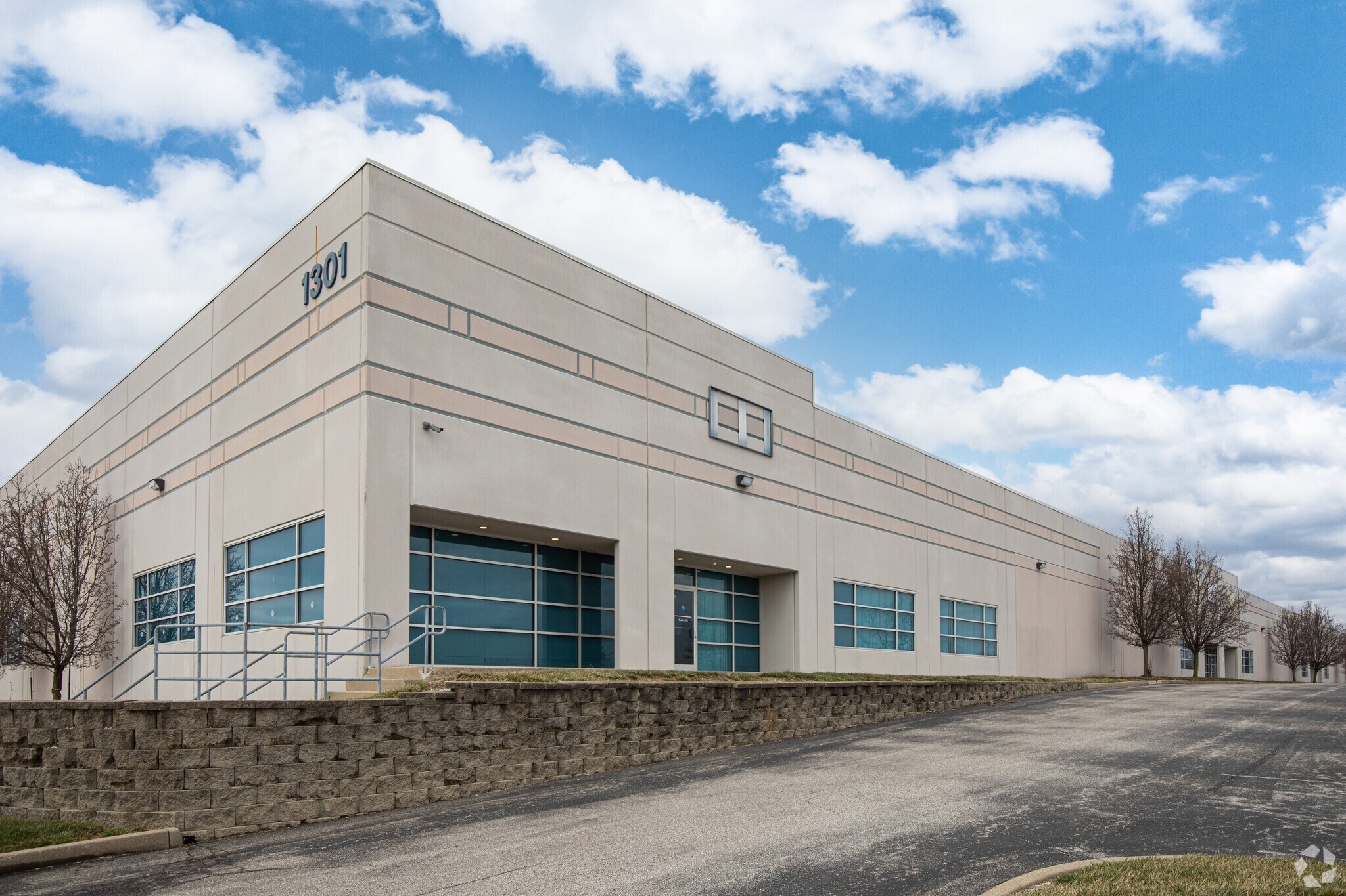 1301 Aviation Blvd, Hebron, KY à louer Photo principale– Image 1 sur 5