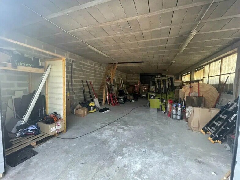 Local d’activités dans Cauvicourt à louer - Photo de l’immeuble – Image 3 sur 6