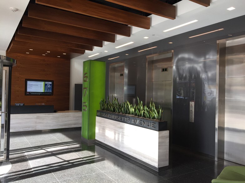 675 Massachusetts Ave, Cambridge, MA à louer - Photo de l’immeuble – Image 2 sur 5