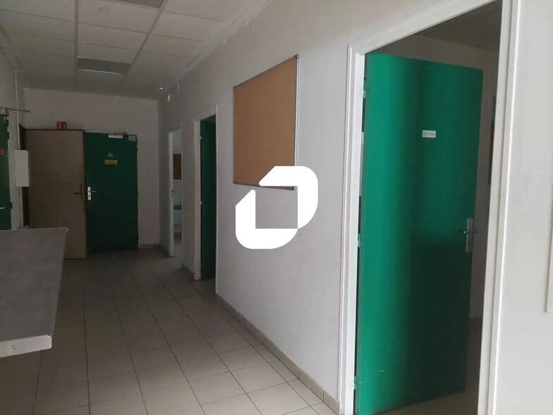 Local commercial dans Maurepas à louer - Photo intérieure – Image 3 sur 5