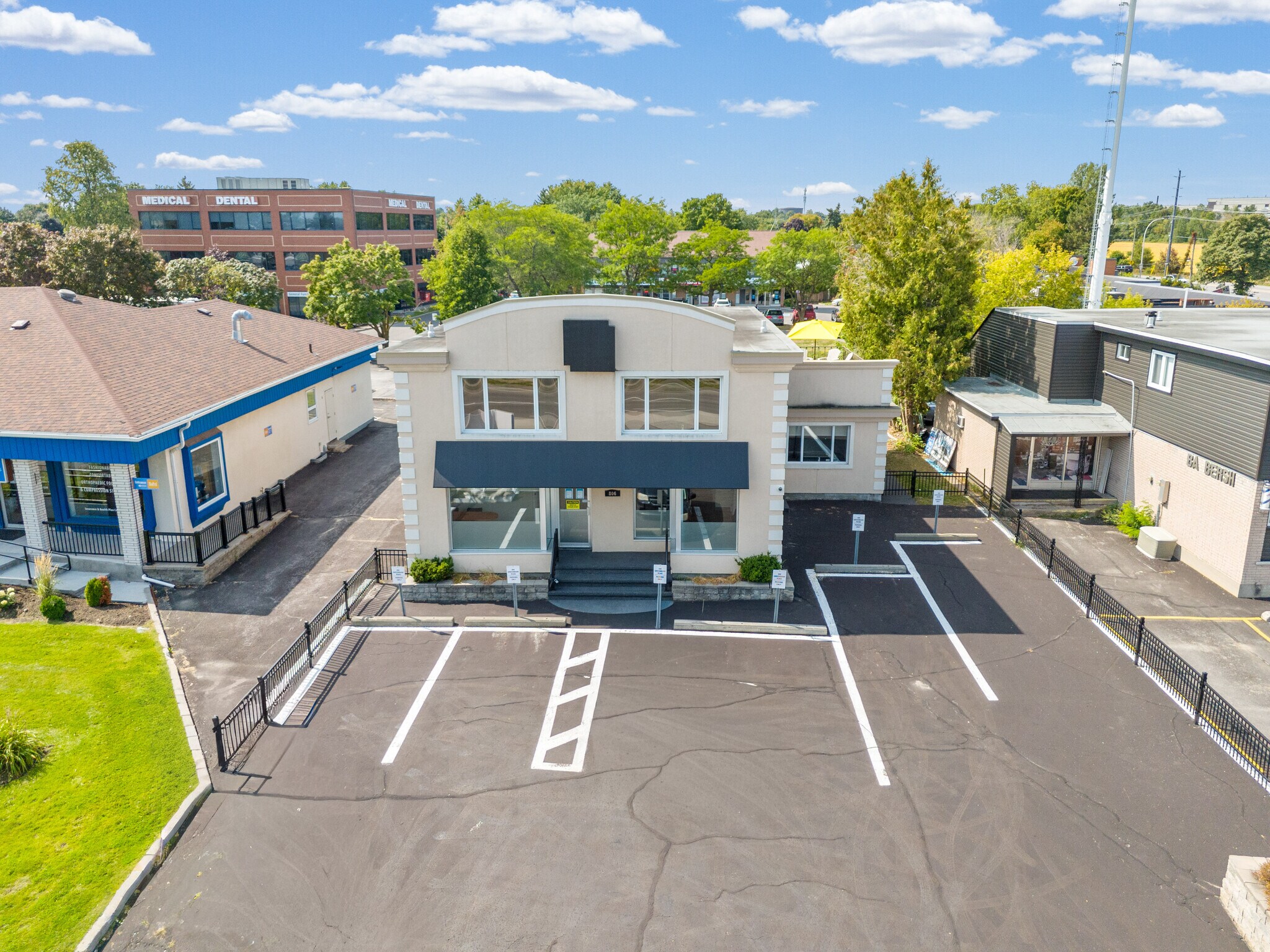 806 Greenbank Rd, Ottawa, ON à vendre Photo principale– Image 1 sur 22