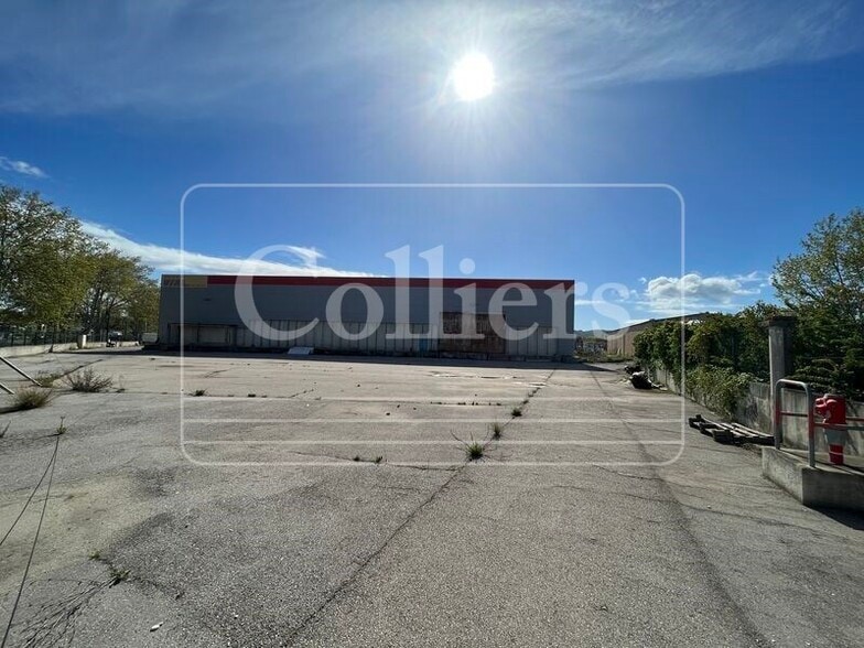 Local d’activités dans Gignac-la-Nerthe à louer - Photo de l’immeuble – Image 3 sur 9