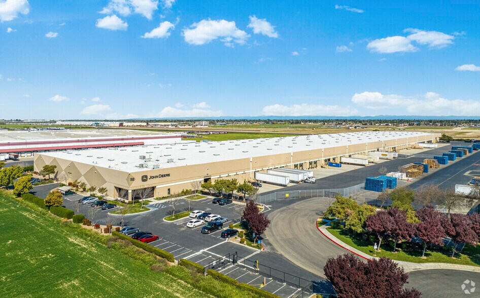 17400 Shideler Pky, Lathrop, CA à louer - Photo principale – Image 1 sur 6