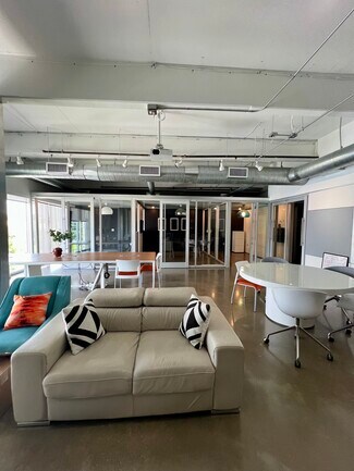 Plus de détails pour 2121 NW 2nd Ave, Miami, FL - Bureau à louer