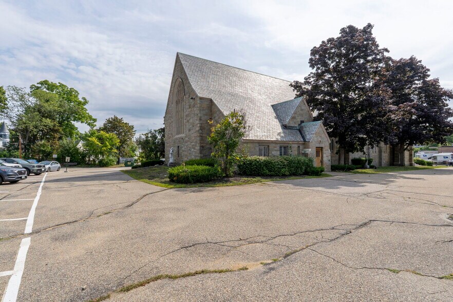 40 Church st, Laconia, NH à vendre - Photo de l’immeuble – Image 2 sur 7