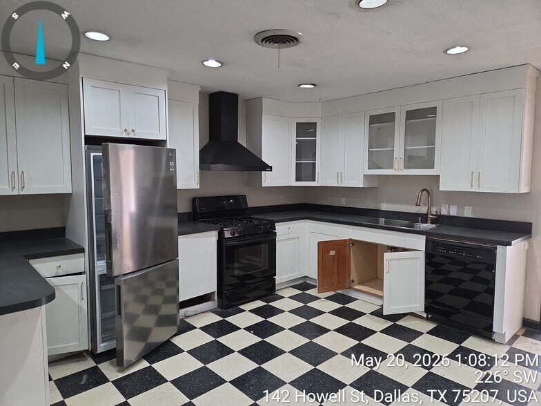150 Howell St, Dallas, TX à louer - Photo de l’immeuble – Image 3 sur 11