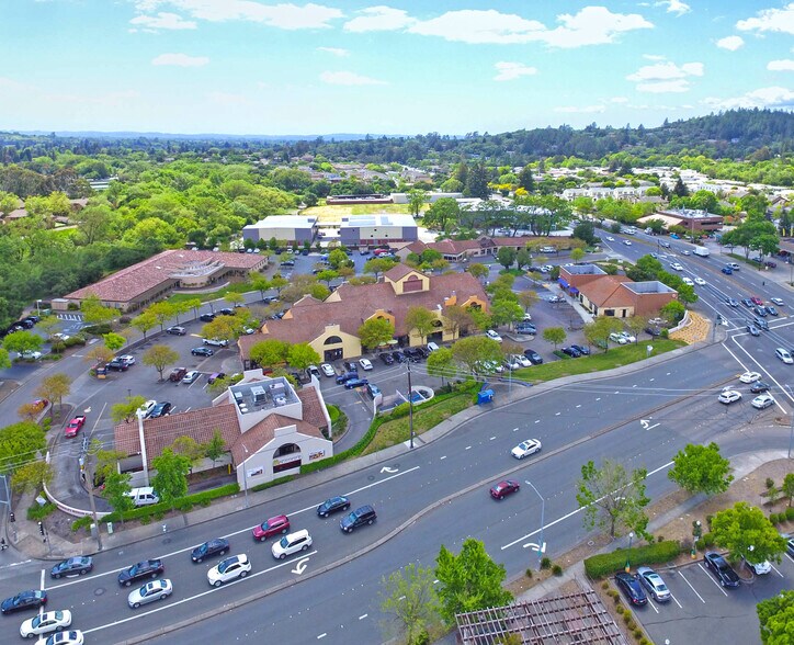 52 Mission Cir, Santa Rosa, CA à louer - Aérien – Image 1 sur 9