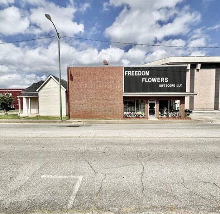 1322 Wilmer Ave, Anniston, AL à vendre Photo de l’immeuble– Image 1 sur 4