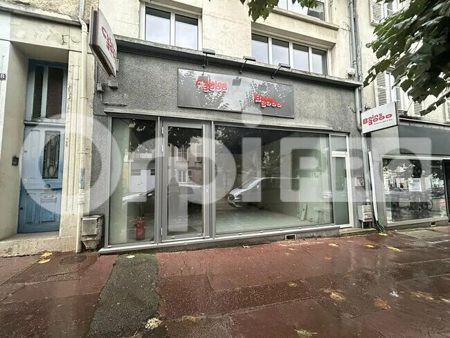 Plus de détails pour Local commercial à louer