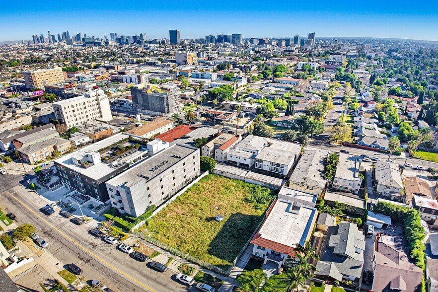 4820 Oakwood Ave, Los Angeles, CA à vendre - Photo de l’immeuble – Image 2 sur 6