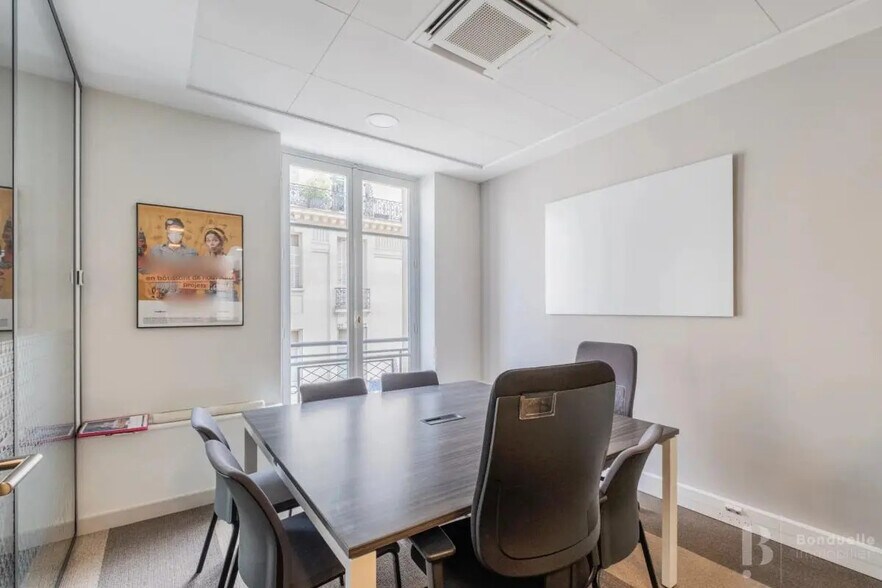 9 Rue Beaujon, Paris à louer - Photo de l’immeuble – Image 3 sur 28