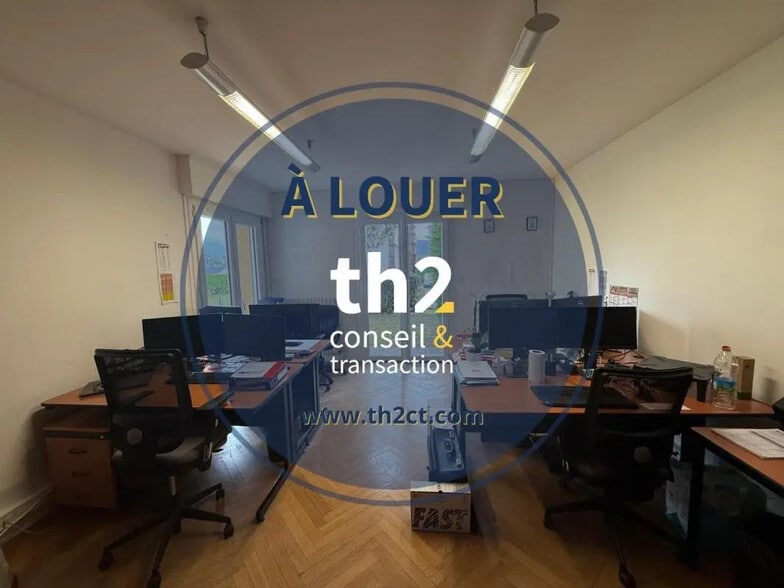 Bureau dans Torigny-les-Villes à louer - Photo de l’immeuble – Image 2 sur 5