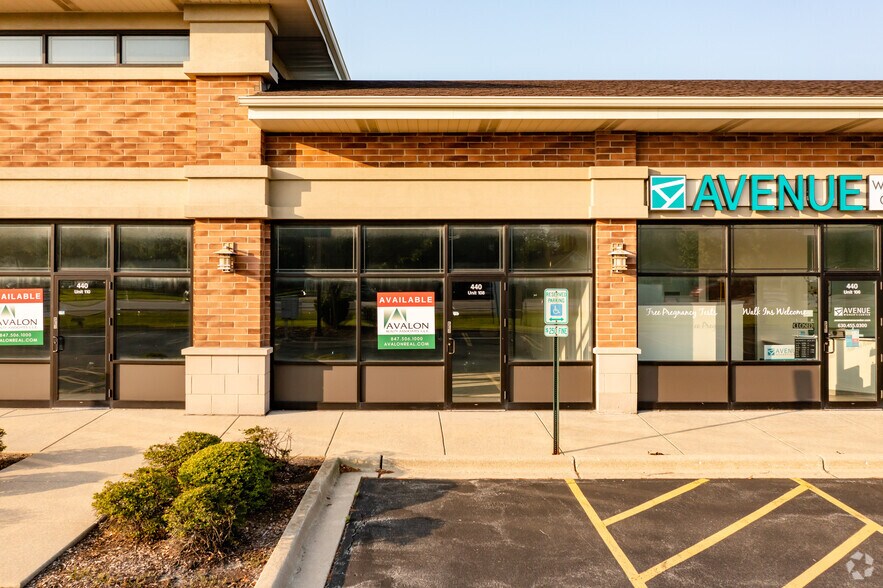 944 E Roosevelt Rd, West Chicago, IL à louer - Photo de l’immeuble – Image 3 sur 5