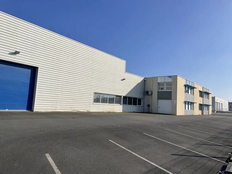 Local d’activités dans Vigneux-de-Bretagne à louer - Photo de l’immeuble – Image 2 sur 5