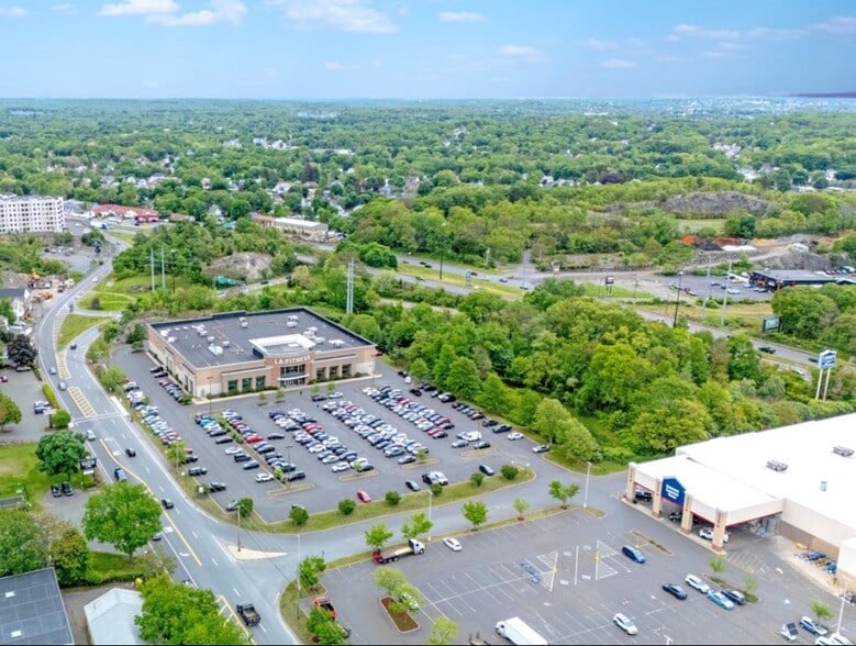 1450 Broadway, Saugus, MA à vendre - Photo de l’immeuble – Image 3 sur 7