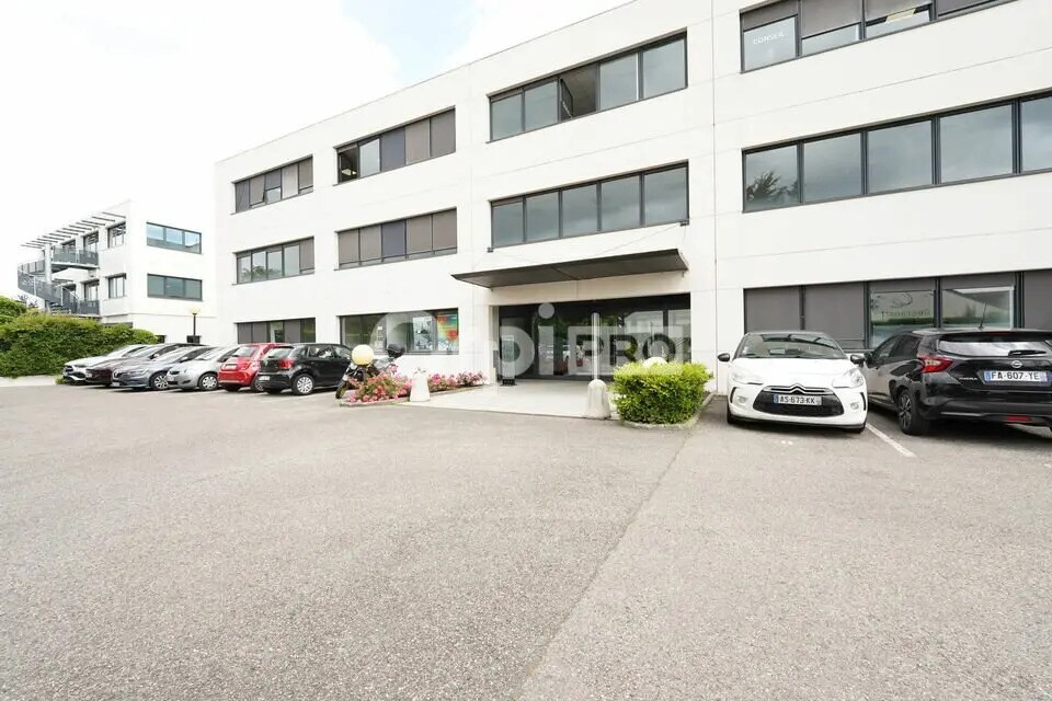 Industriel/Logistique dans Bron à louer Photo de l’immeuble– Image 1 sur 7