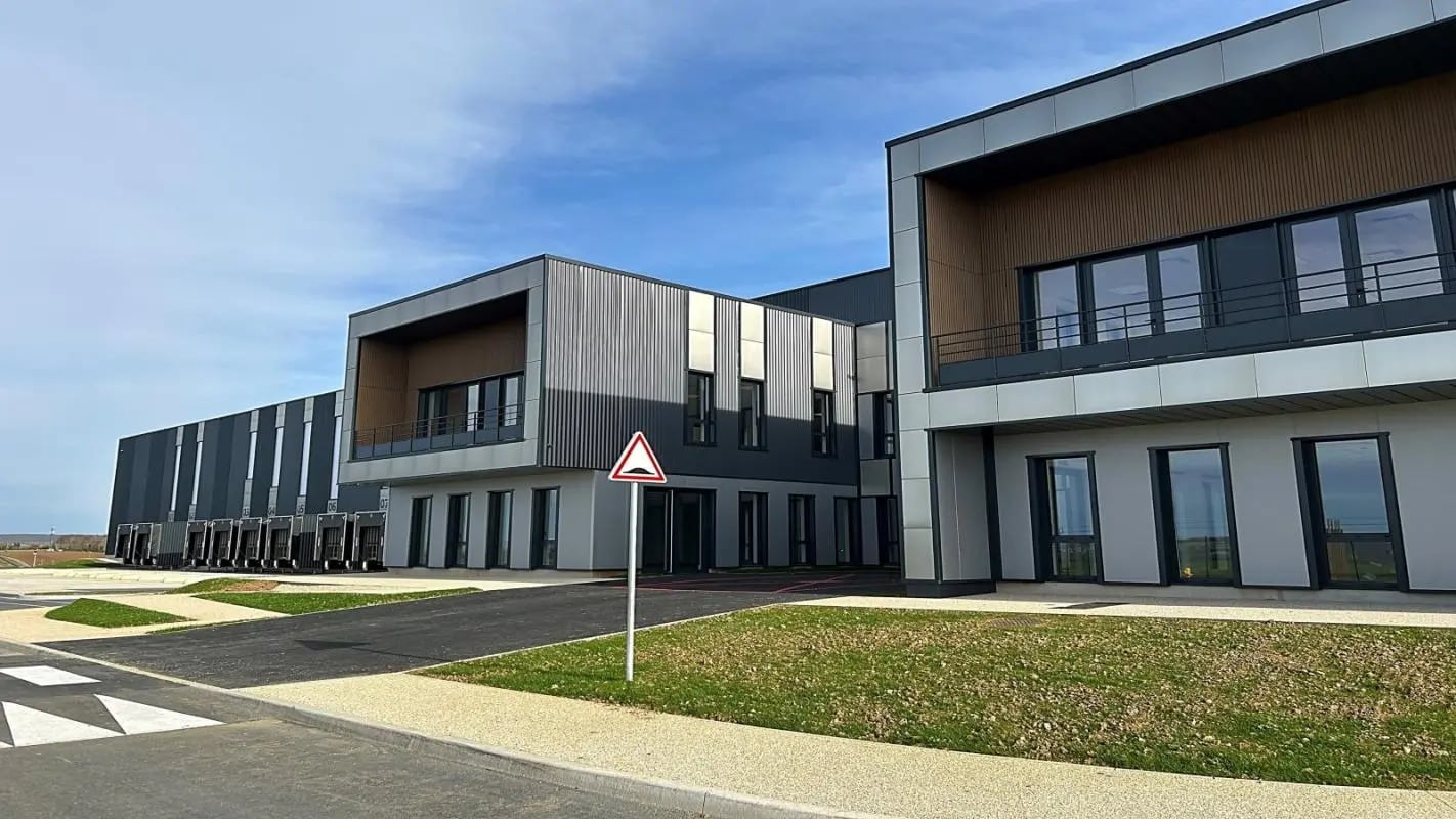 Industriel/Logistique dans Saint-Denis-lès-Sens à louer Photo de l’immeuble– Image 1 sur 14