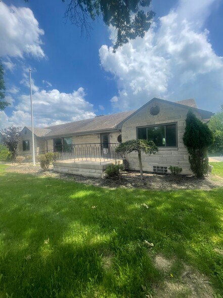 5827 Steubenville Pike, McKees Rocks, PA à louer - Photo de l’immeuble – Image 2 sur 8