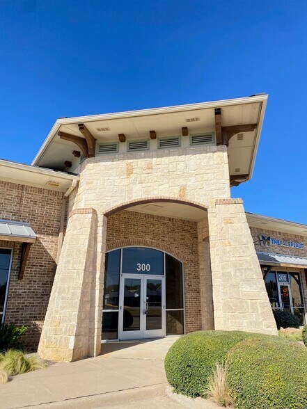 104-106 Grapevine Hwy, Hurst, TX à vendre - Photo de l’immeuble – Image 3 sur 4