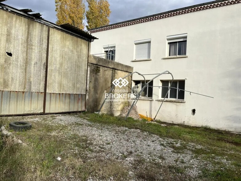 Local d'activités dans Livron-sur-Drôme à vendre - Photo de l’immeuble – Image 3 sur 12