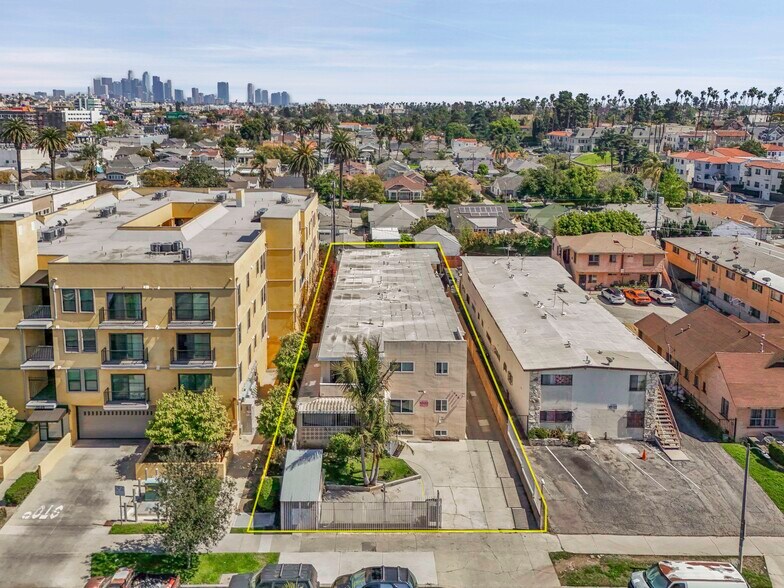 1046 S Norton Ave, Los Angeles, CA à vendre - Aérien – Image 2 sur 13