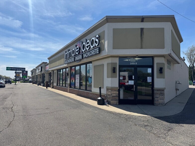 36633-36649 S Gratiot Ave, Clinton Township, MI à louer - Photo de l’immeuble – Image 2 sur 3