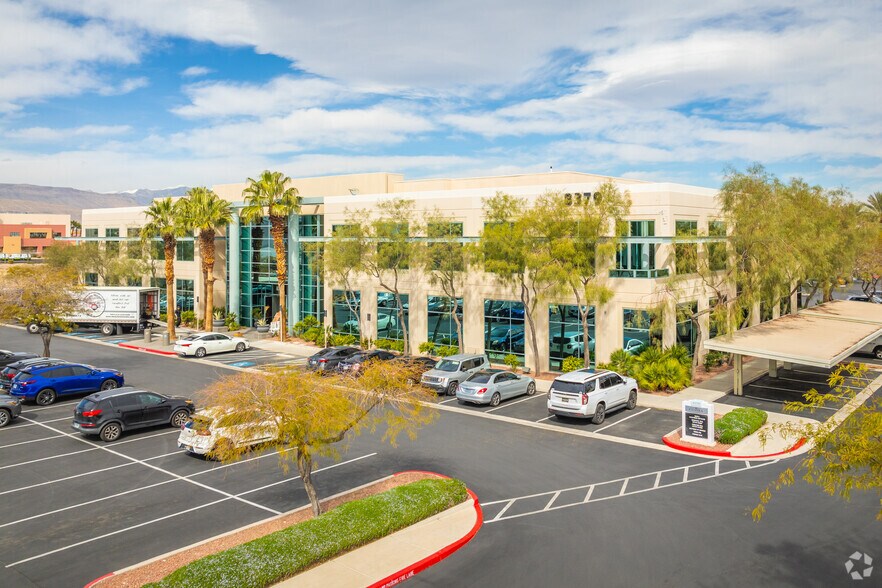 8379 W Sunset Rd, Las Vegas, NV à vendre - Photo principale – Image 1 sur 12