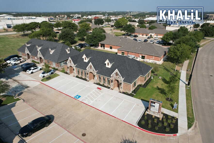 305 Regency Pky, Mansfield, TX à louer - Photo de l’immeuble – Image 3 sur 11