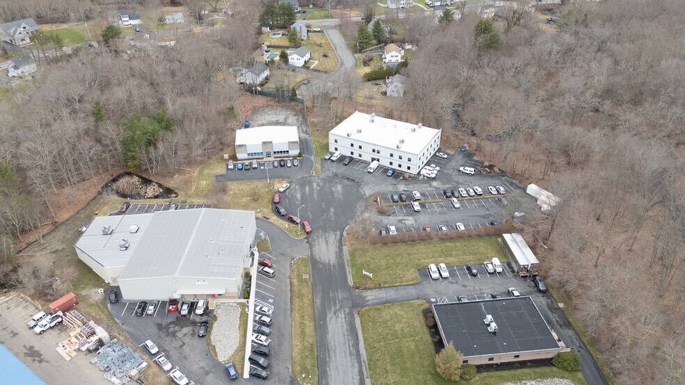 31 Bellows Rd, Raynham, MA à louer - Photo de l’immeuble – Image 2 sur 5