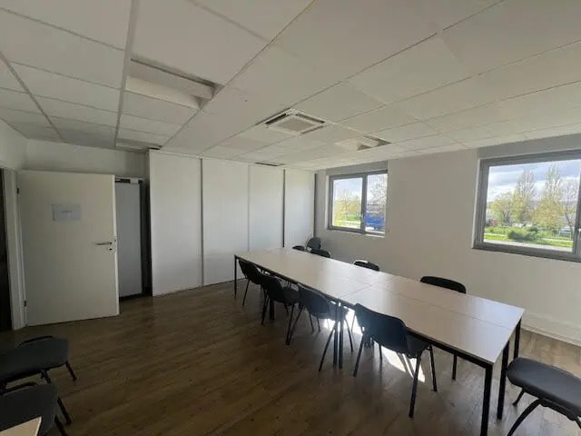 Bureau dans Ennery à louer - Photo intérieure – Image 2 sur 5