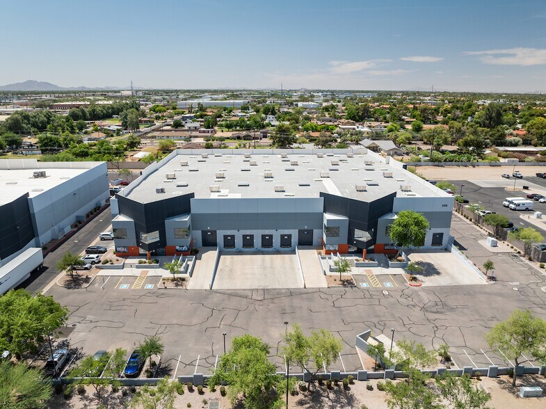 2135 W Obispo Ave, Gilbert, AZ à louer - Photo de l’immeuble – Image 2 sur 7