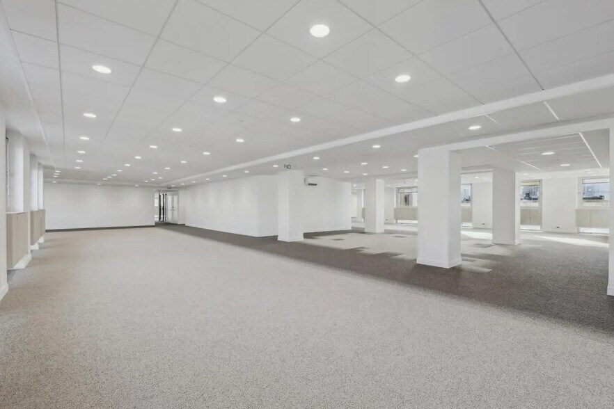 177-185 Rue De Bercy, Paris à louer - Photo de l’immeuble – Image 3 sur 7