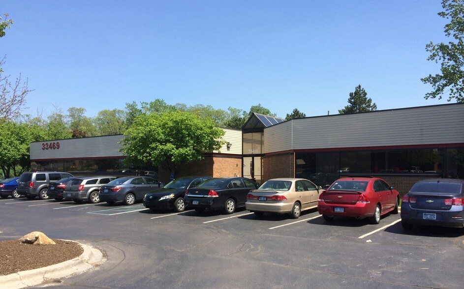 33469 W 14 Mile Rd, Farmington Hills, MI à vendre - Photo de l’immeuble – Image 2 sur 3