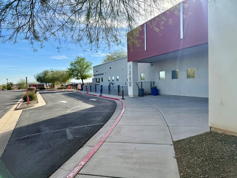 41900 N 42nd Ave, Phoenix, AZ à vendre - Photo de l’immeuble – Image 2 sur 9