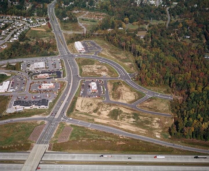 S Elm-Eugene St, Greensboro, NC à vendre - Photo de l’immeuble – Image 2 sur 7