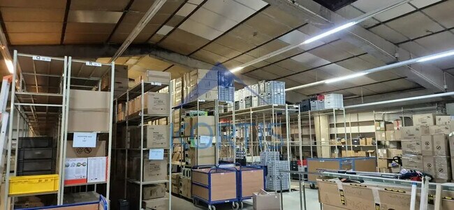 Plus de détails pour Local d’activités à vendre