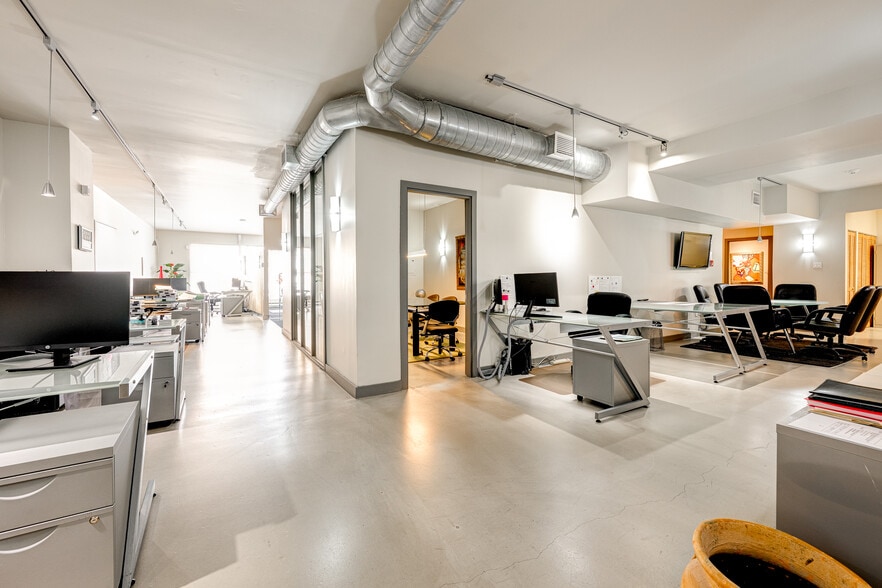 2006 Rue Atateken, Montréal, QC à vendre - Photo de l’immeuble – Image 3 sur 4