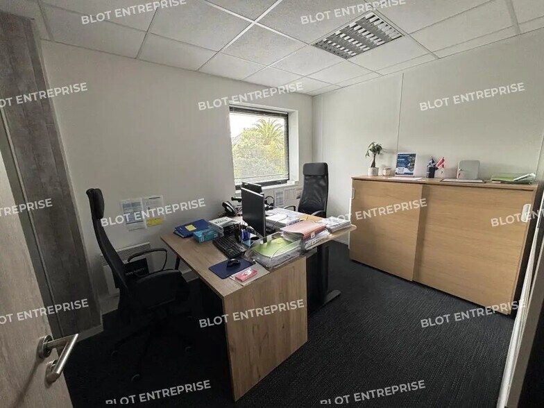 Bureau dans Larmor-Plage à louer - Photo de l’immeuble – Image 3 sur 7