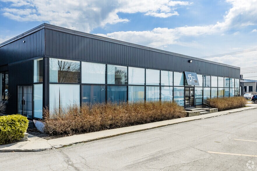 5484-5518 Ferrier Rue, Mont-Royal, QC à louer - Photo principale – Image 2 sur 6