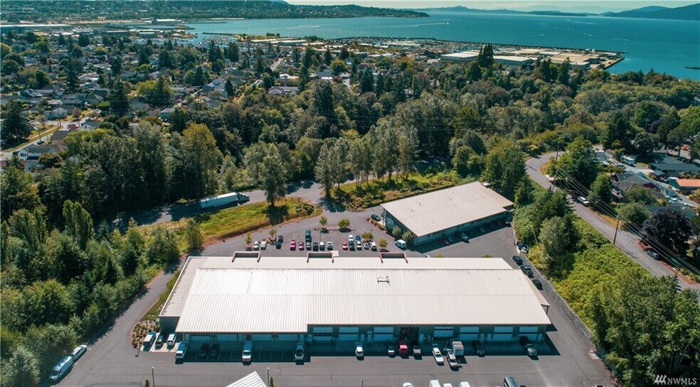909 Squalicum Way, Bellingham, WA à louer - Photo de l’immeuble – Image 2 sur 14