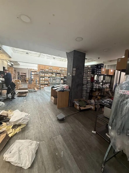 Local commercial dans Paris à louer - Photo intérieure – Image 2 sur 9