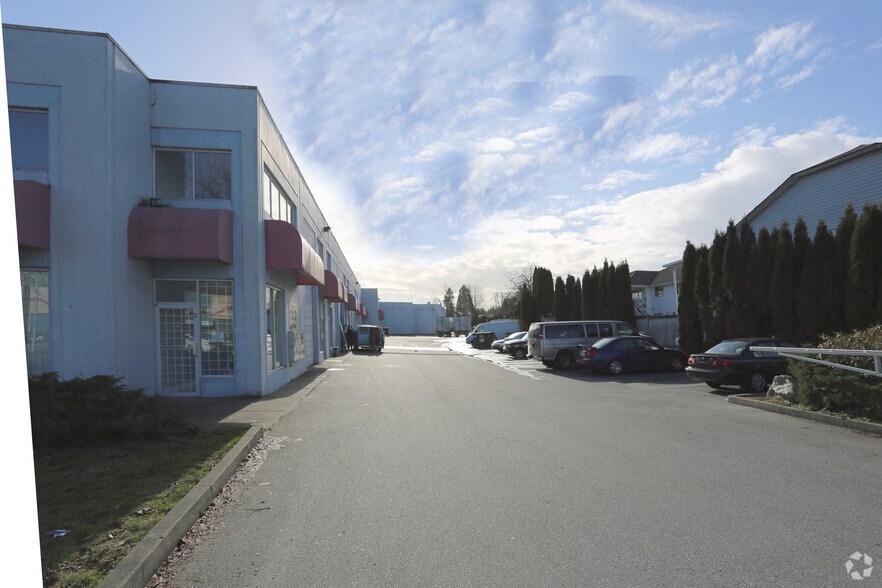 12318 84th Ave, Surrey, BC à vendre - Photo de l’immeuble – Image 2 sur 18