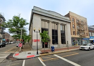 210 Smith St, Perth Amboy, NJ à louer Photo de l’immeuble– Image 2 sur 3