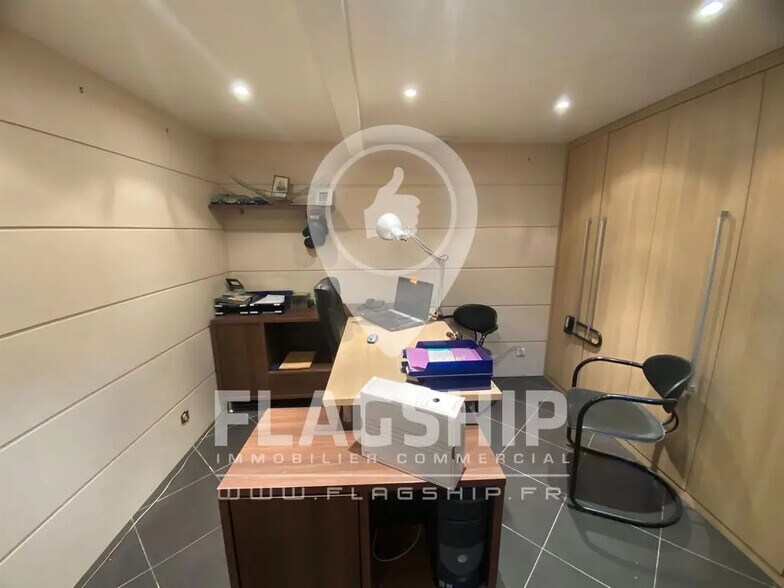 Local commercial dans Paris à vendre - Photo de l’immeuble – Image 3 sur 7