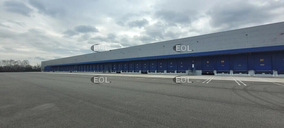 Industriel/Logistique dans Étupes à louer - Photo de l’immeuble – Image 3 sur 7