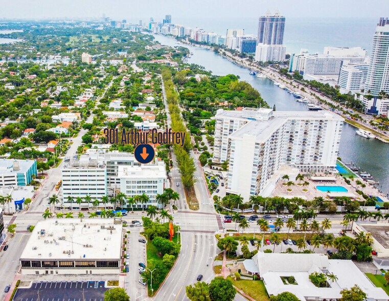 301 Arthur Godfrey Rd, Miami Beach, FL à vendre - Photo de l’immeuble – Image 3 sur 11